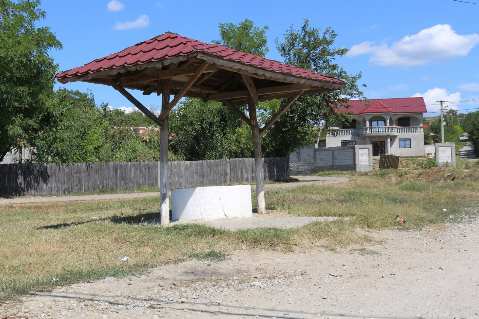 HĂȚIȘURILE unui proiect european la Măstăcani. Şapte ani de aşteptare pentru apă şi canalizare