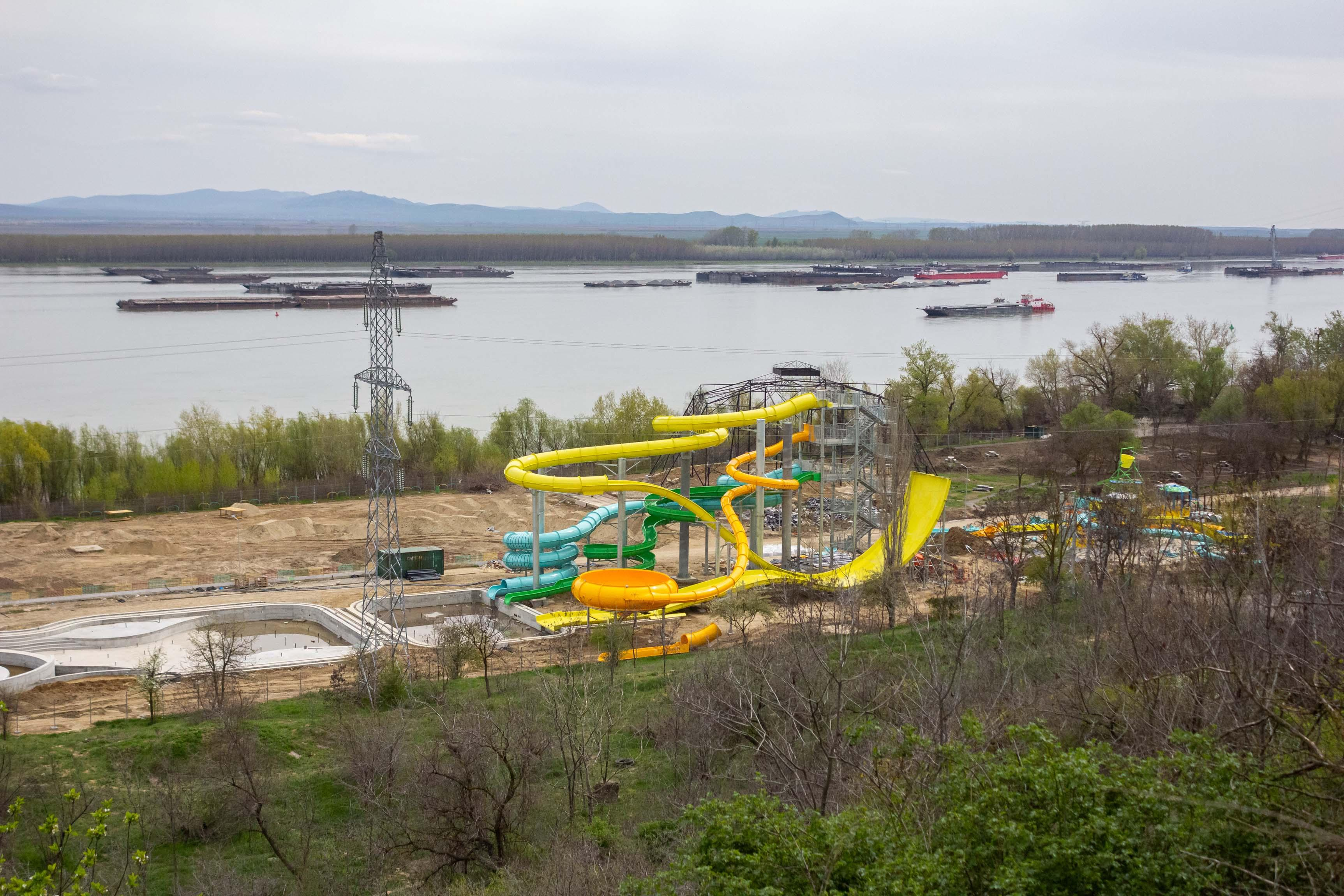 Dublă majorare de costuri şi o prelungire de contract, la Plaja „Dunărea”