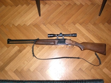 VIDEO/ Percheziţii la Tudor Vladimirescu. Poliţiştii au confiscat o puşcă de vânătoare şi mai multe gloanţe