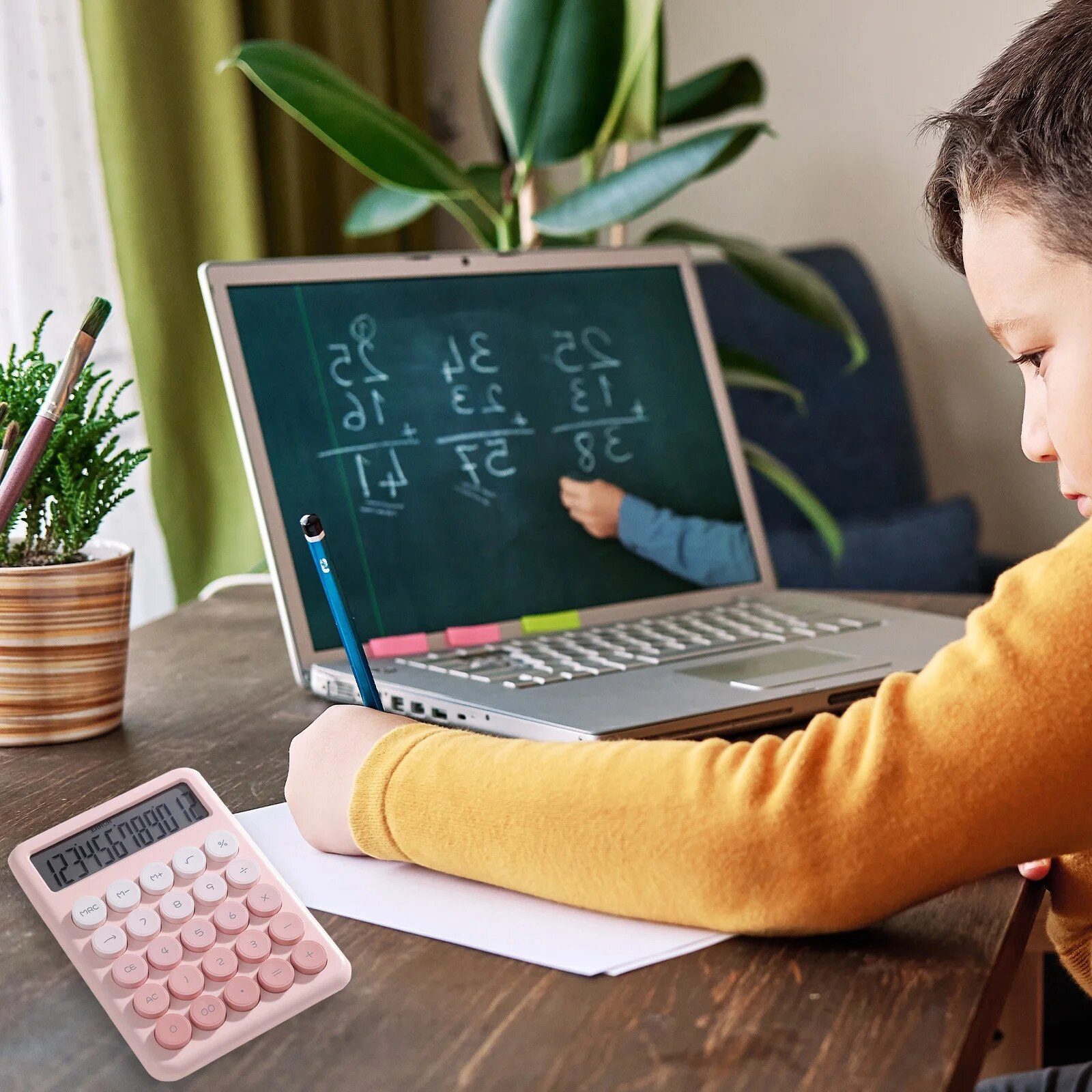 Ajutor de 200 de euro pentru studenții defavorizați