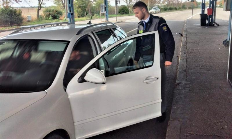 Ucrainean cu două permise de conducere false