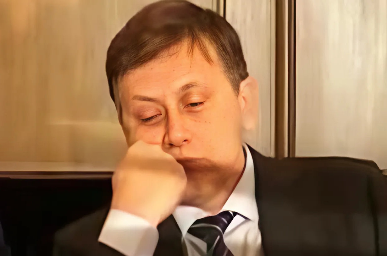 Dorm, dorm, să-nălțăm!