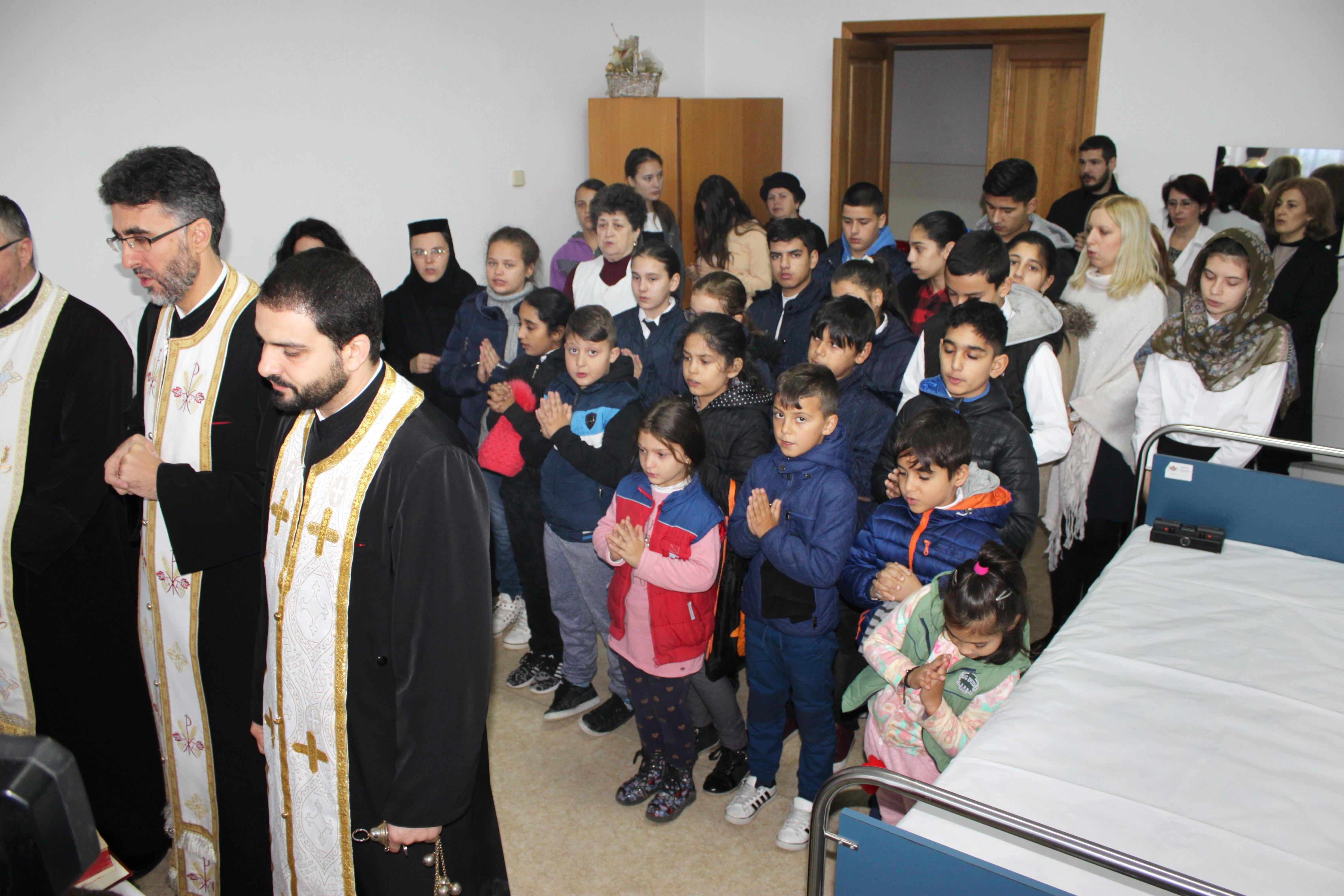 Sărbătoare la centrul de asistenţă medicală