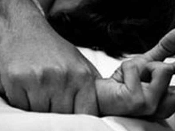 O gălăţeancă de 64 de ani reclamă că a fost VIOLATĂ