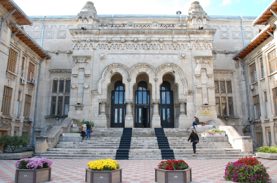 Decizie de austeritate. Profesorii pensionari din Universitatea "Dunărea de Jos" nu mai pot fi titulari