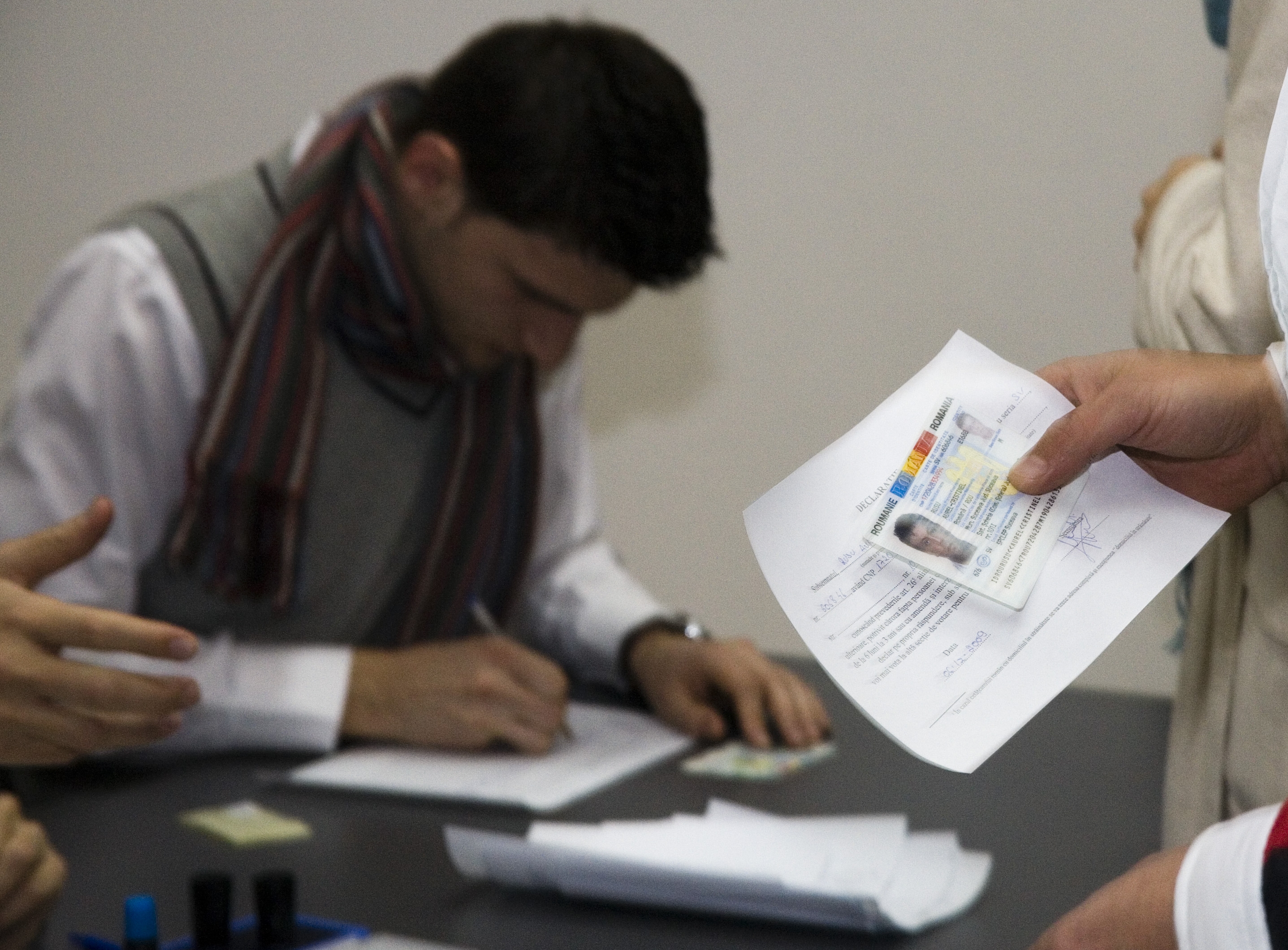 PREZENŢA LA URNE/ Câţi gălăţeni au VOTAT în TURUL DOI 