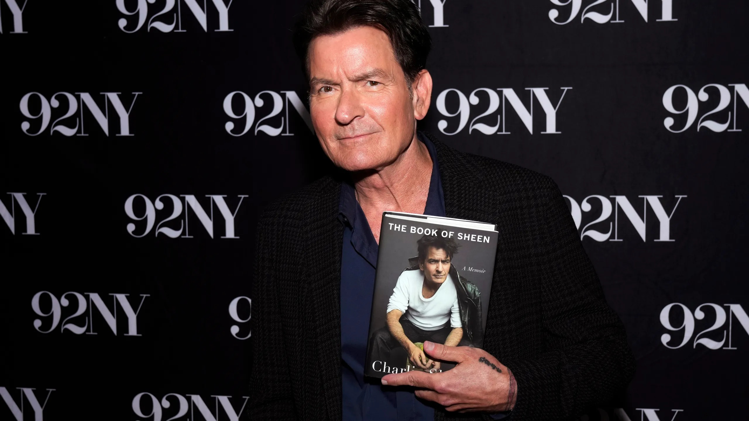 Charlie Sheen, o carieră distrusă de alcool şi droguri