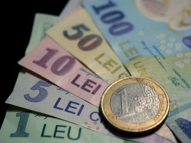 Euro a încheiat săptămână aproape de 5,24 lei