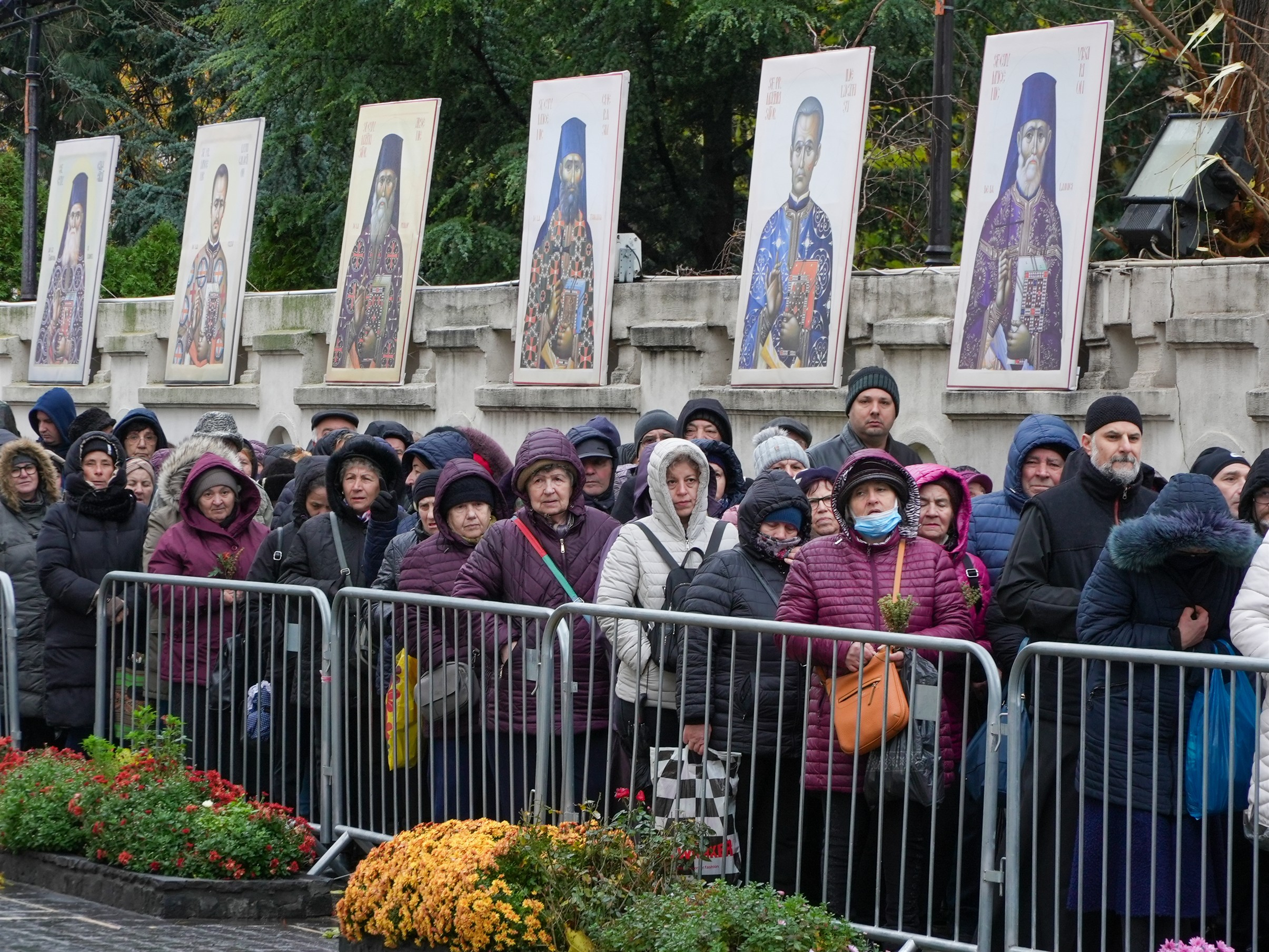 Pelerinaj continuu la sfintele moaşte