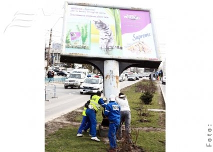 Scuarul Brăilei, eliberat de reclame