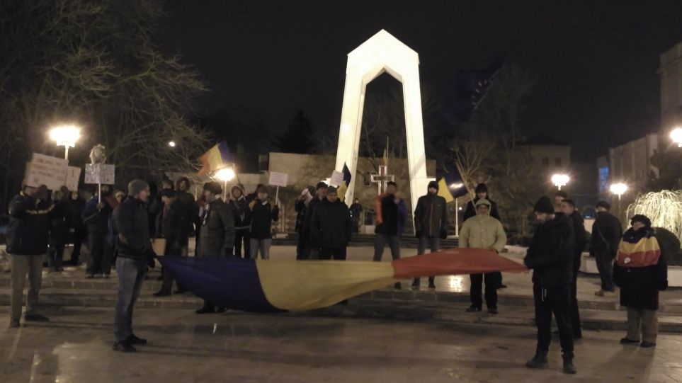 Gălăţenii au jucat "Hora unirii" împotriva Guvernului (VIDEO)