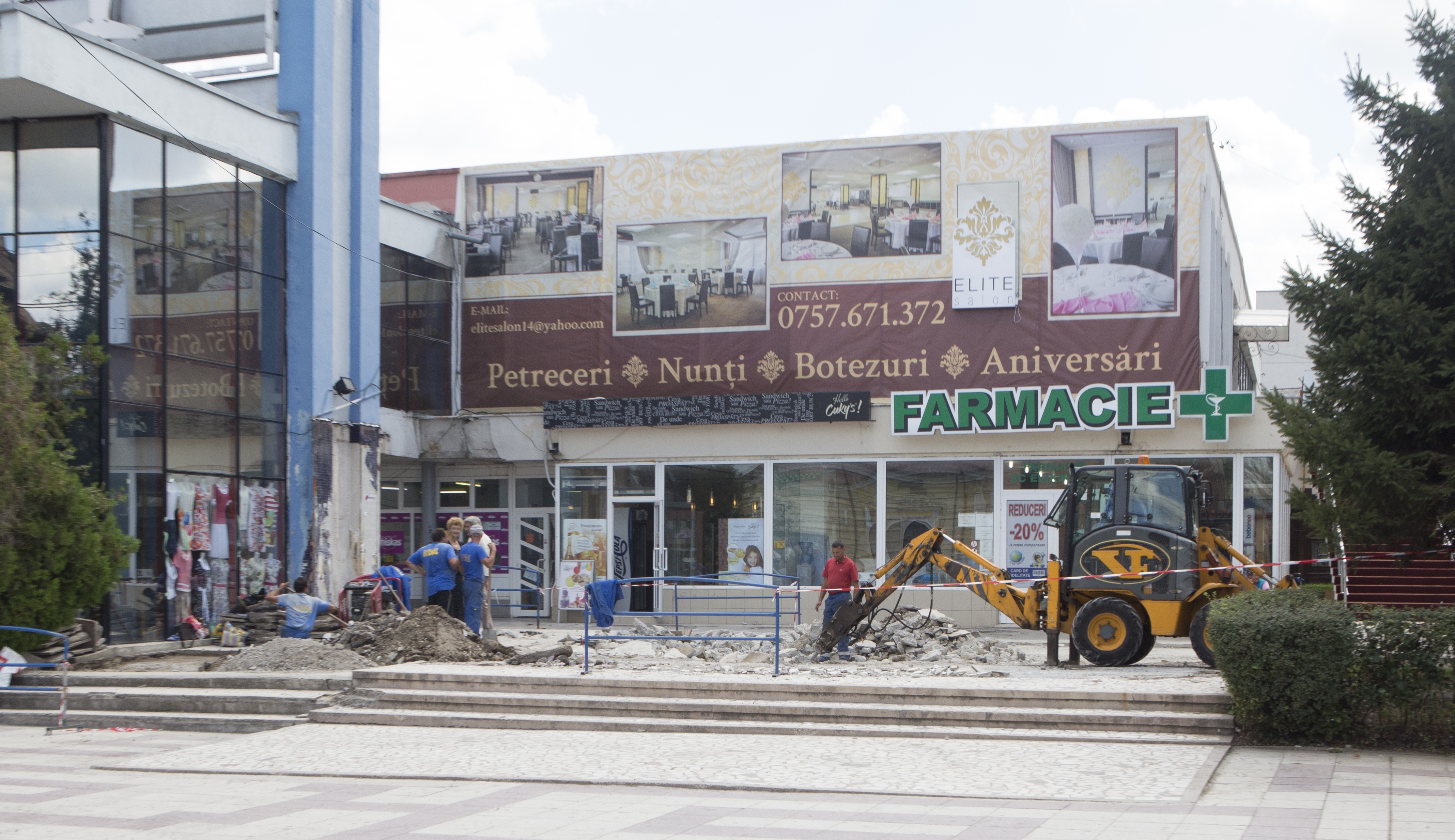 ASFALT şi mozaic nou, în locul CHIOŞCURILOR de la Potcoava de Aur