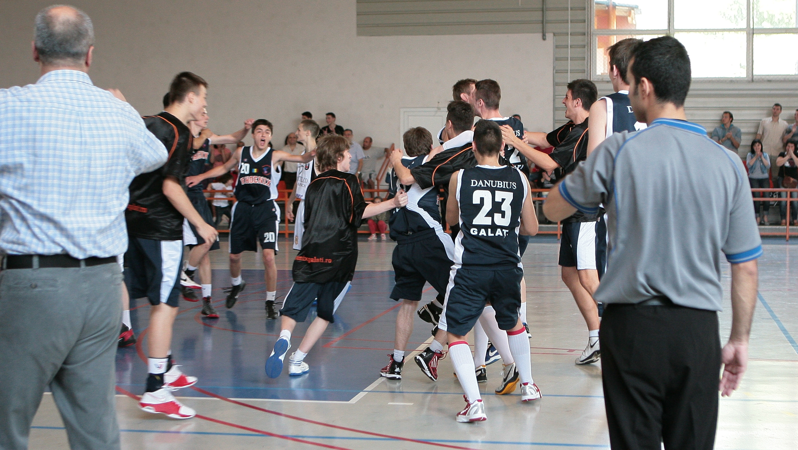 Baschetbaliştii de la Phoenix au câştigat titlul naţional