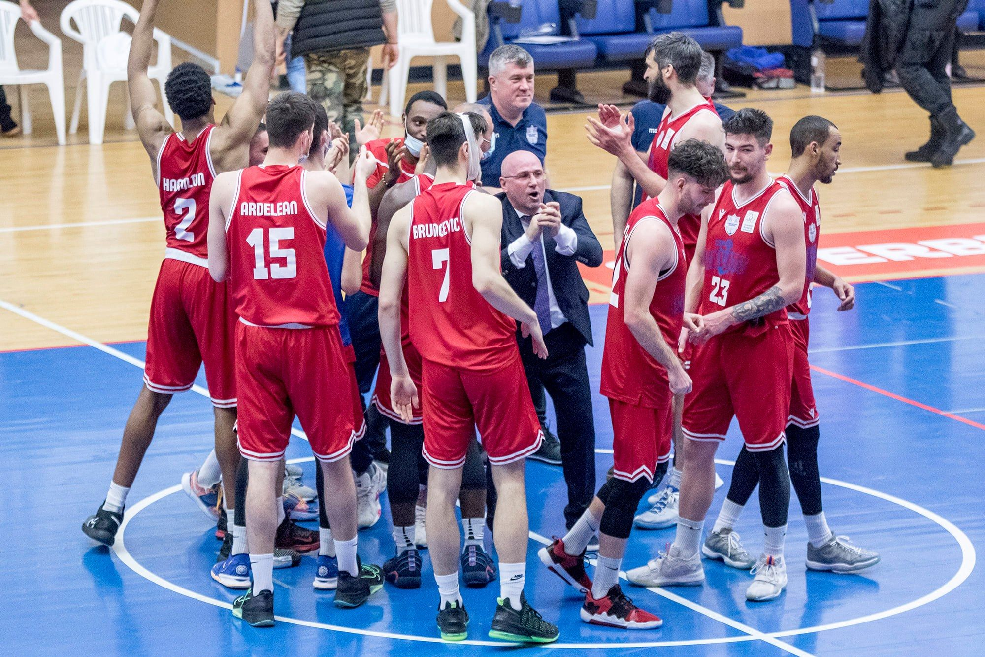 BASCHET. Start de sezon cu o evoluție surprinzătoare