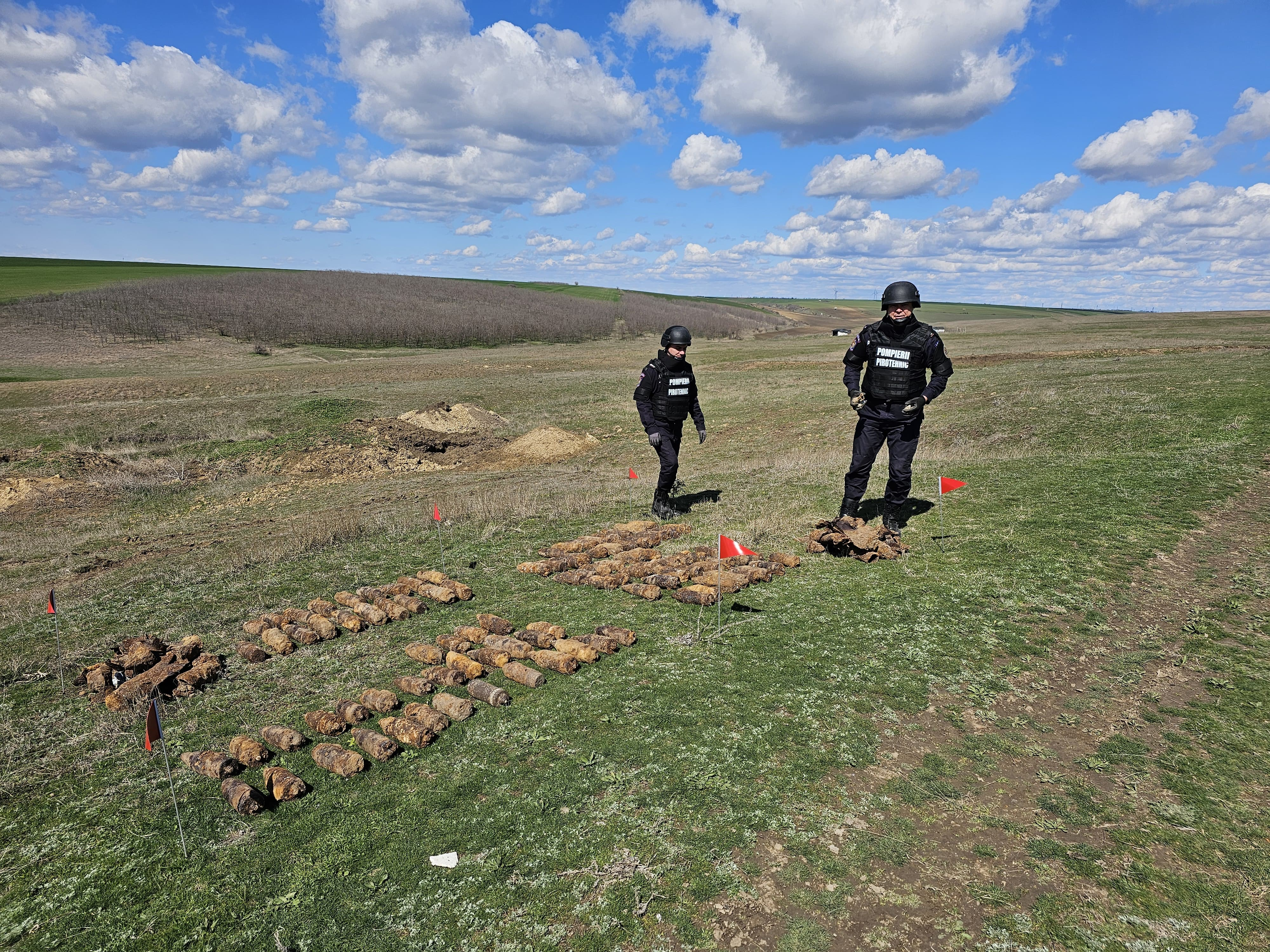 Sute de proiectile au fost distruse lângă Galați