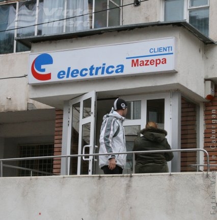 Program imposibil pentru plata facturilor, la casieriile Electrica 