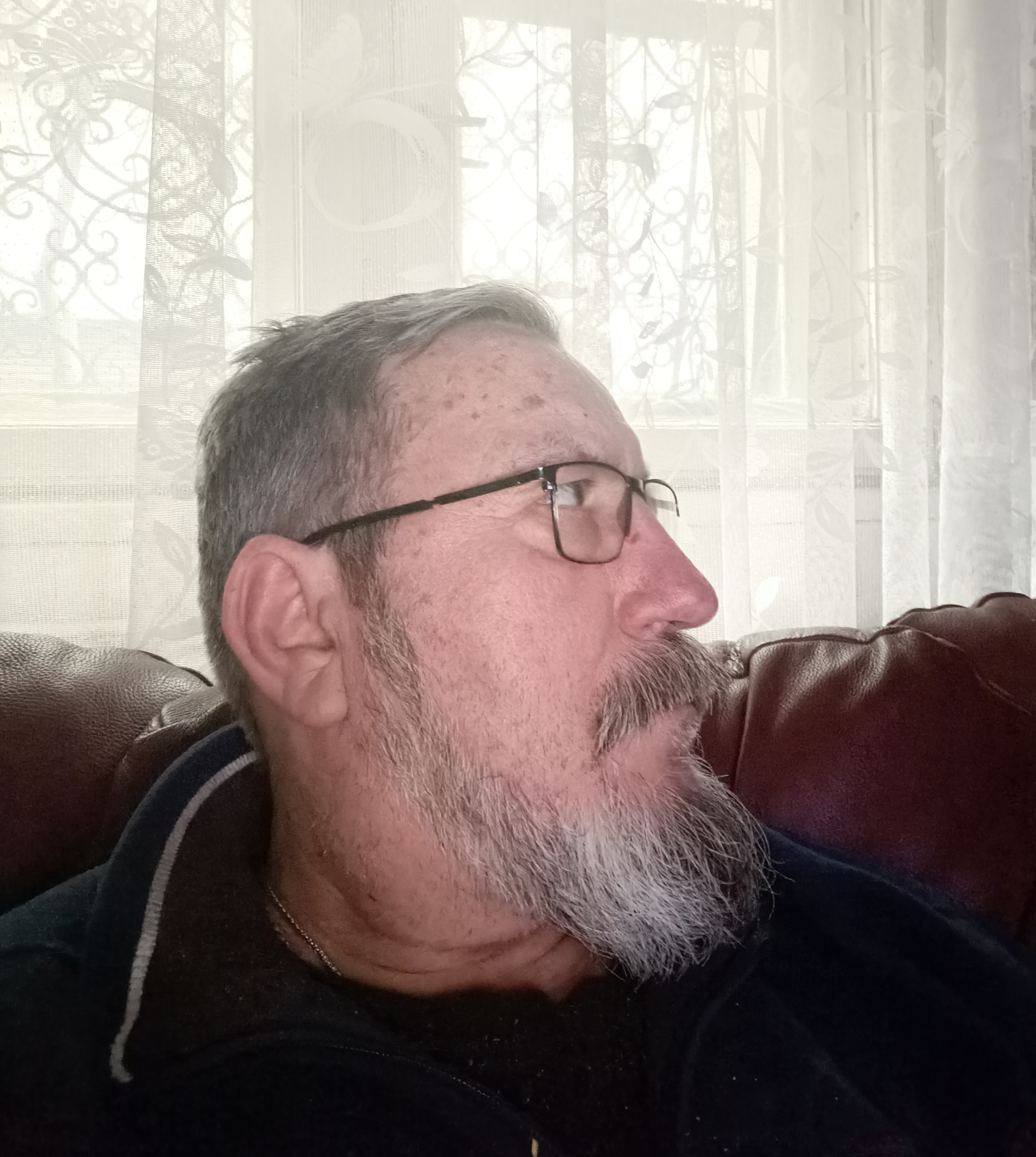 O poezie care îmbrăţişează, la Cenaclul "Noduri şi Semne"