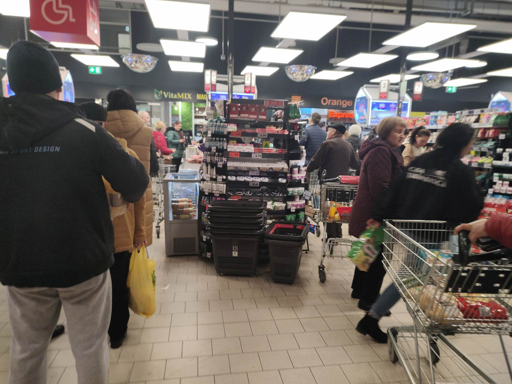 Supermarketuri luate cu asalt