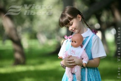 Fetiţă accidentată în plină stradă