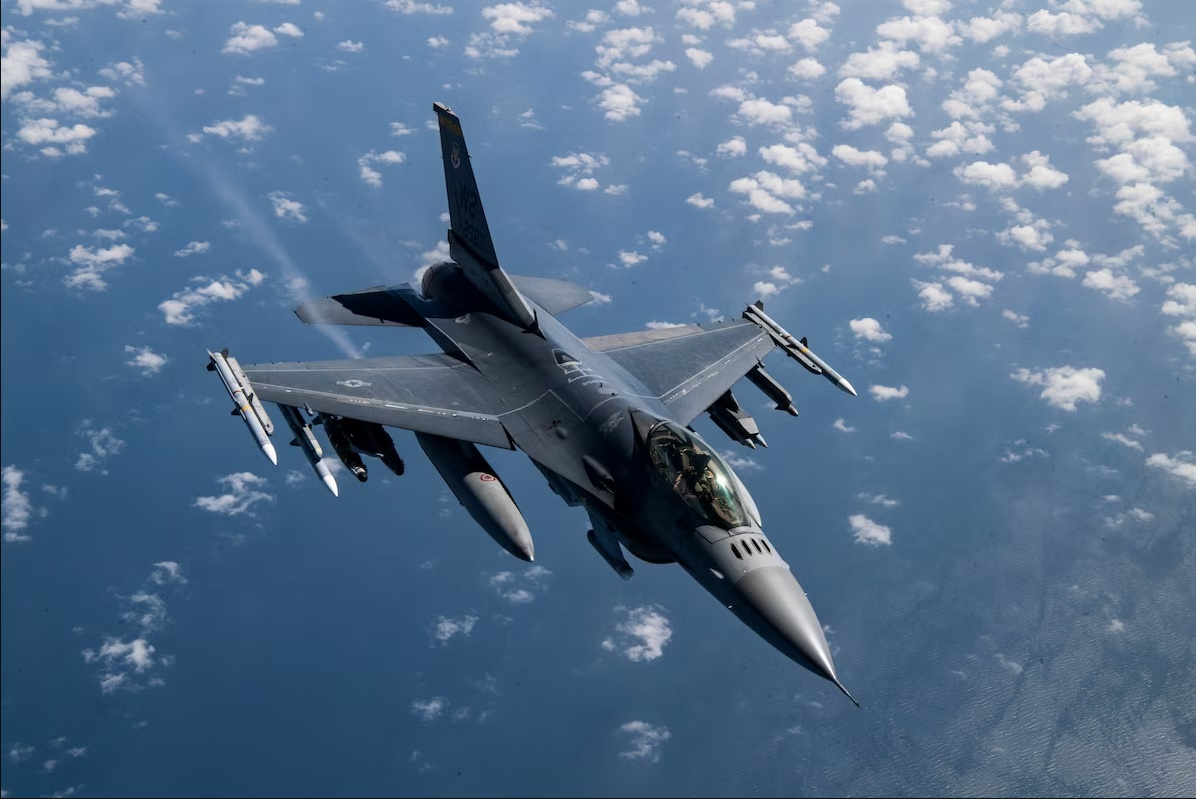 Zboruri „zgomotoase” cu avioane F-16, în întreaga țară