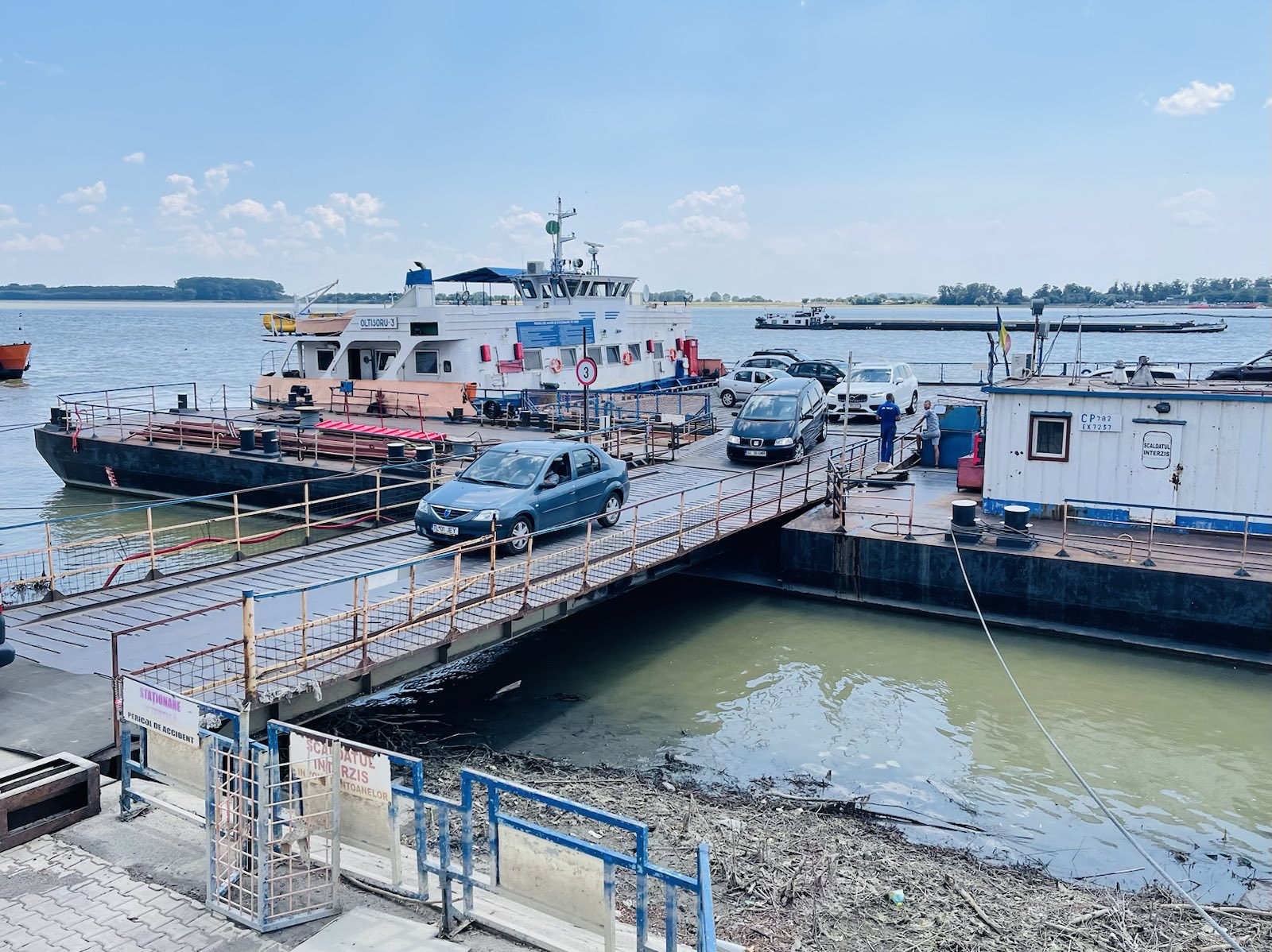 Programul traversărilor cu bacul, din 11 noiembrie