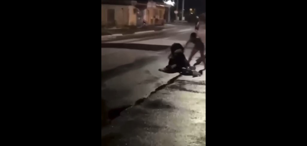 Bătaie între femei, în plină stradă