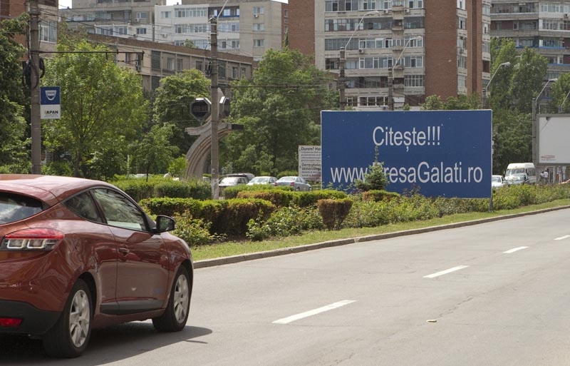 Autorităţile ridică din umeri în cazul panourilor publicitare ilegale