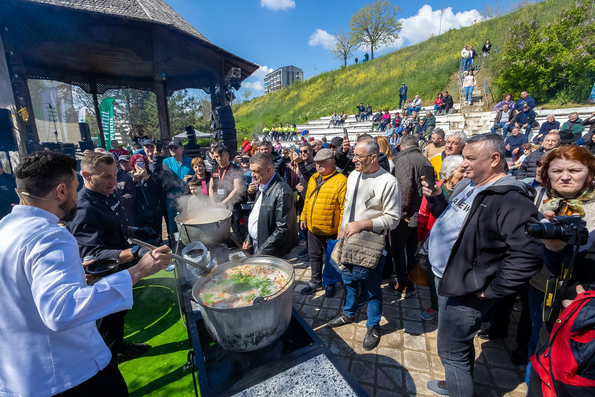 Distracție. Contract de 51.000 de euro pentru Festivalul Scrumbiei Dunărene