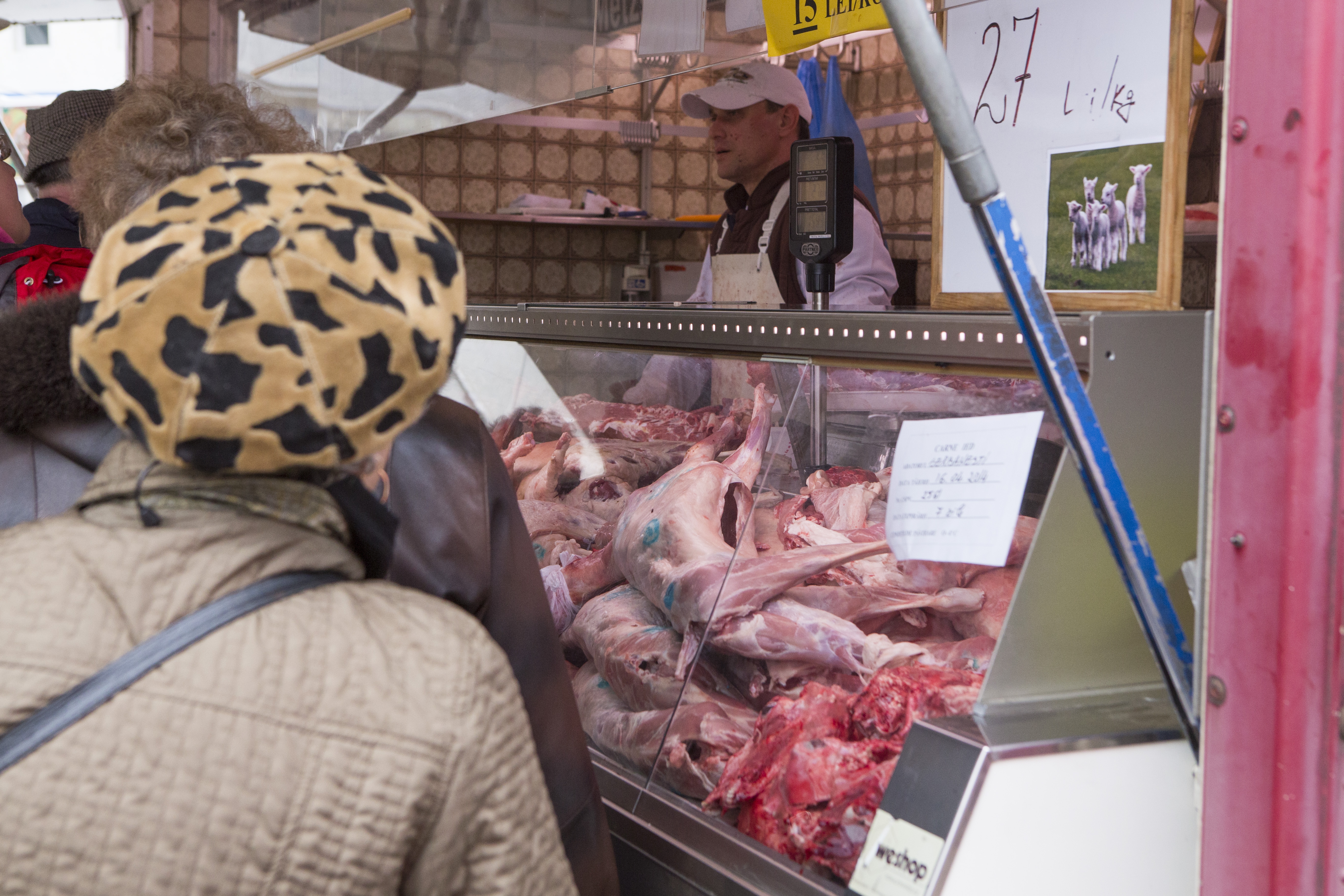 Gălăţeni, AVEŢI GRIJĂ ce şi de unde cumpăraţi! CARNE EXPIRATĂ pusă la VÂNZARE