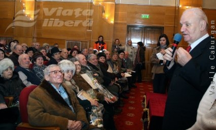 Aproape 3.000 de cupluri de aur