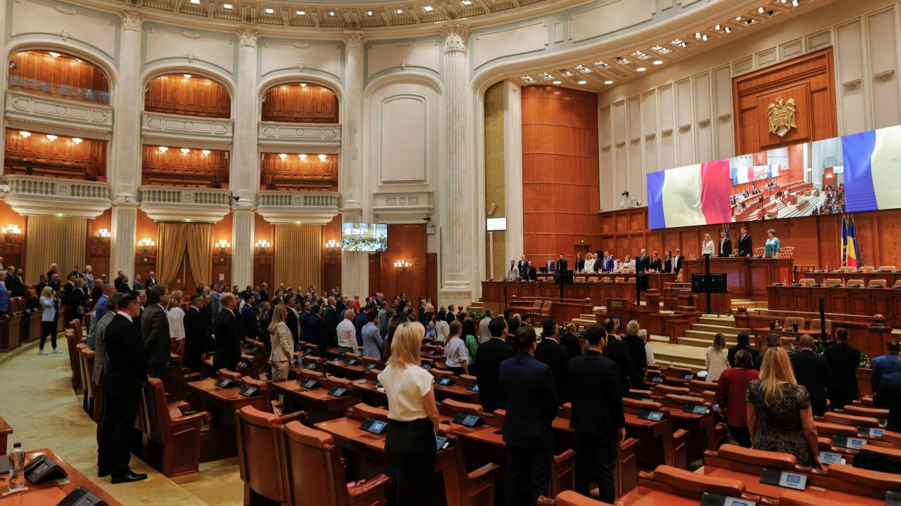 Parlamentarii s-au întors la muncă