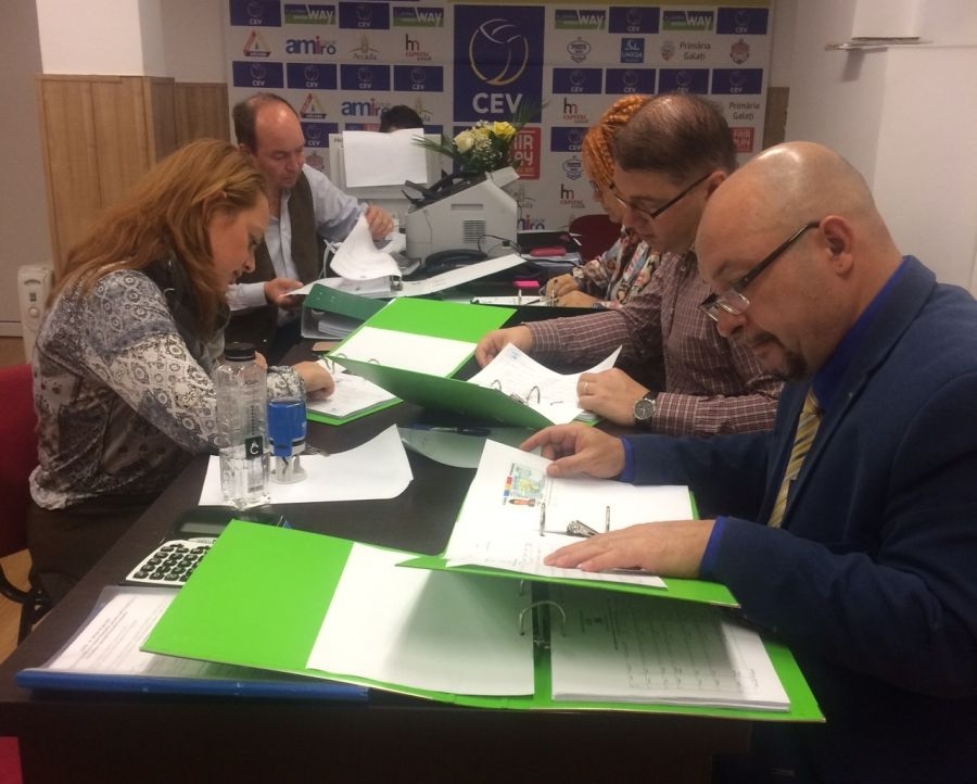 "Pelerinaj" la BEC, în ultima zi de depunere a candidaturilor | Ce independenţi şi partide s-au mai înscris la alegeri