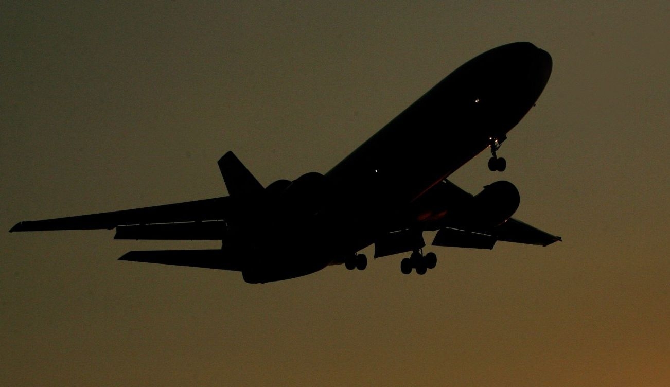 Clipe de SPAIMĂ pentru Victor Ponta şi Călin Popescu Tăriceanu: Avionul a ratat iniţial aterizarea