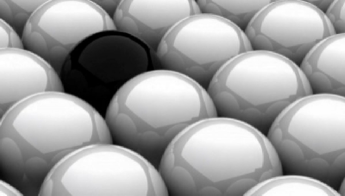 BILA ALBĂ - BILA NEAGRĂ/ Dragi gălăţeni, nu mai votaţi penali, epave şi şarlatani! 