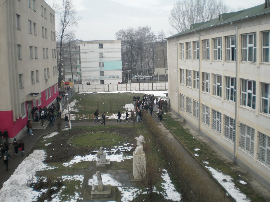 Șapte imobile din Tecuci intră în reabilitare seismică