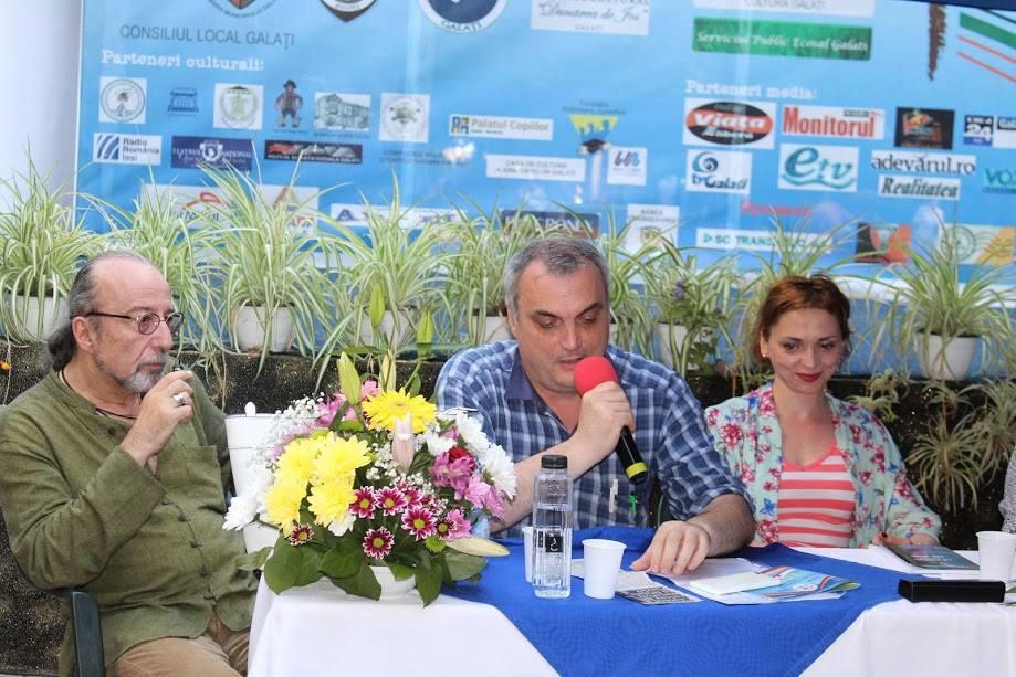 Cenaclul ”Noduri & Semne”, la ”Axis libri”