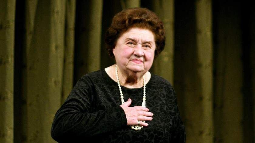 Doamne, decât teatru, nu mai bine îţi faci partid?