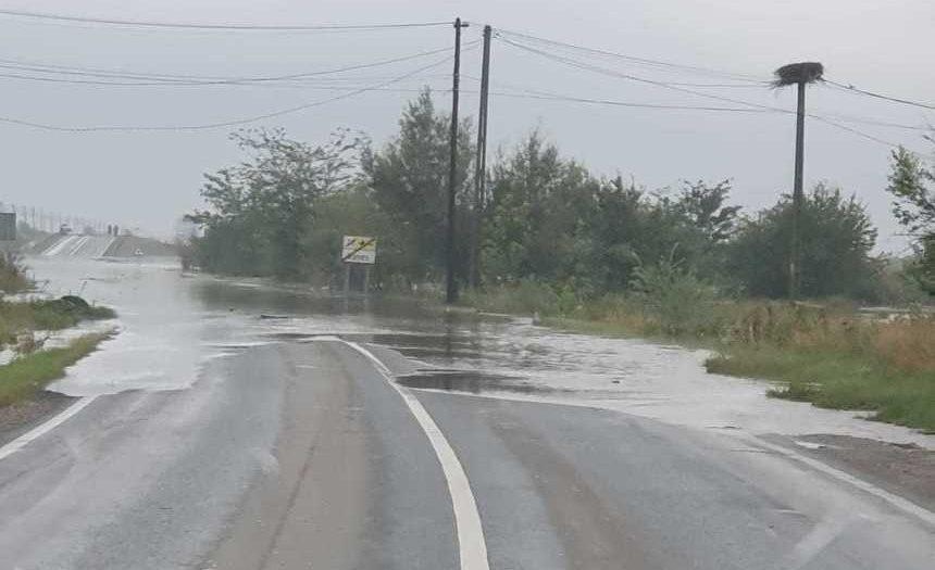 Mai sunt trei drumuri închise în judeţul Galaţi