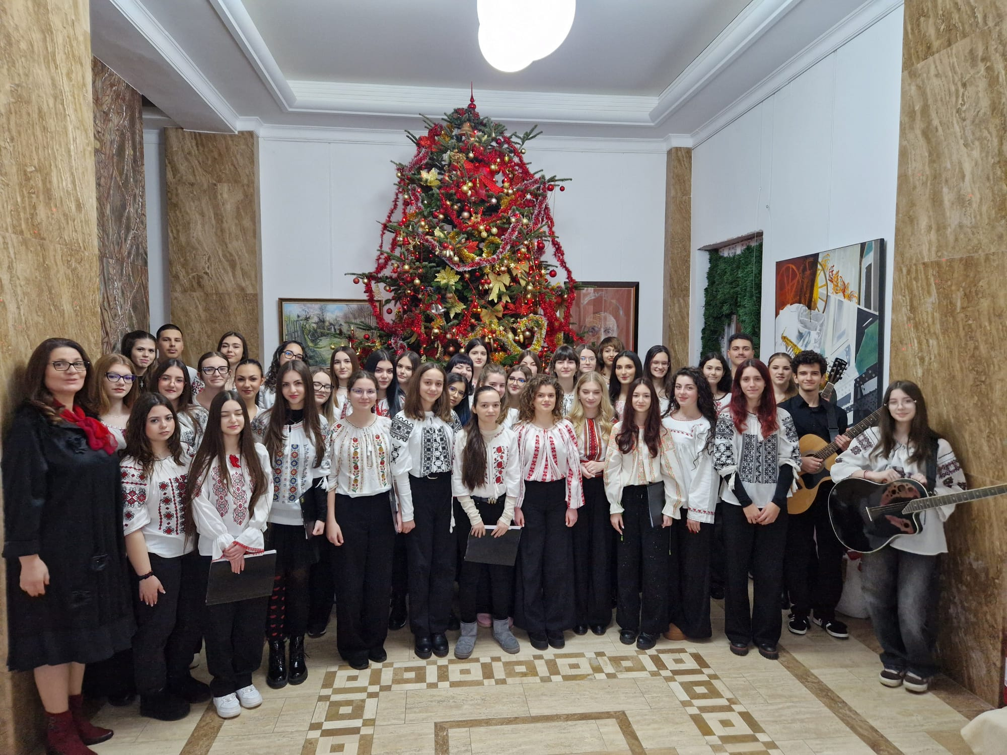 De la Camerata "Juventus" a Colegiului Naţional "C. Negri", un dar din inimă (VIDEO)