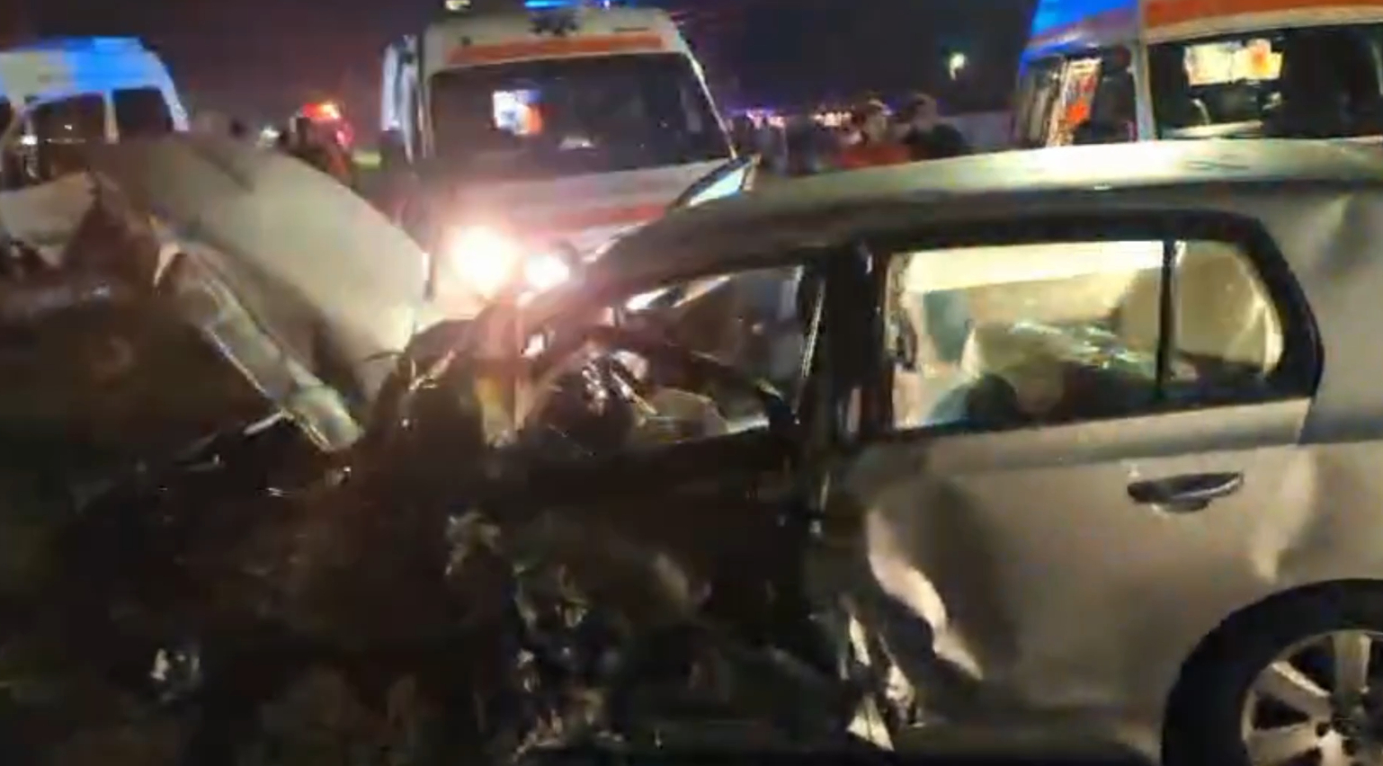 Accident cu trei autovehicule și patru victime la Hanu Conachi (video)