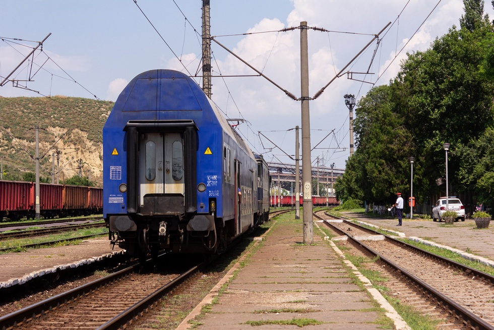 Toate trenurile de călători se opresc vineri pentru două ore