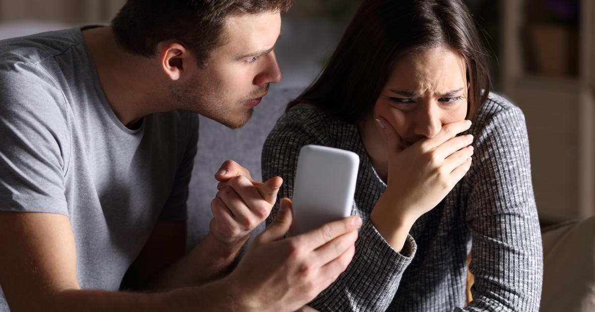 Telefonul mobil, principalul duşman al relaţiei