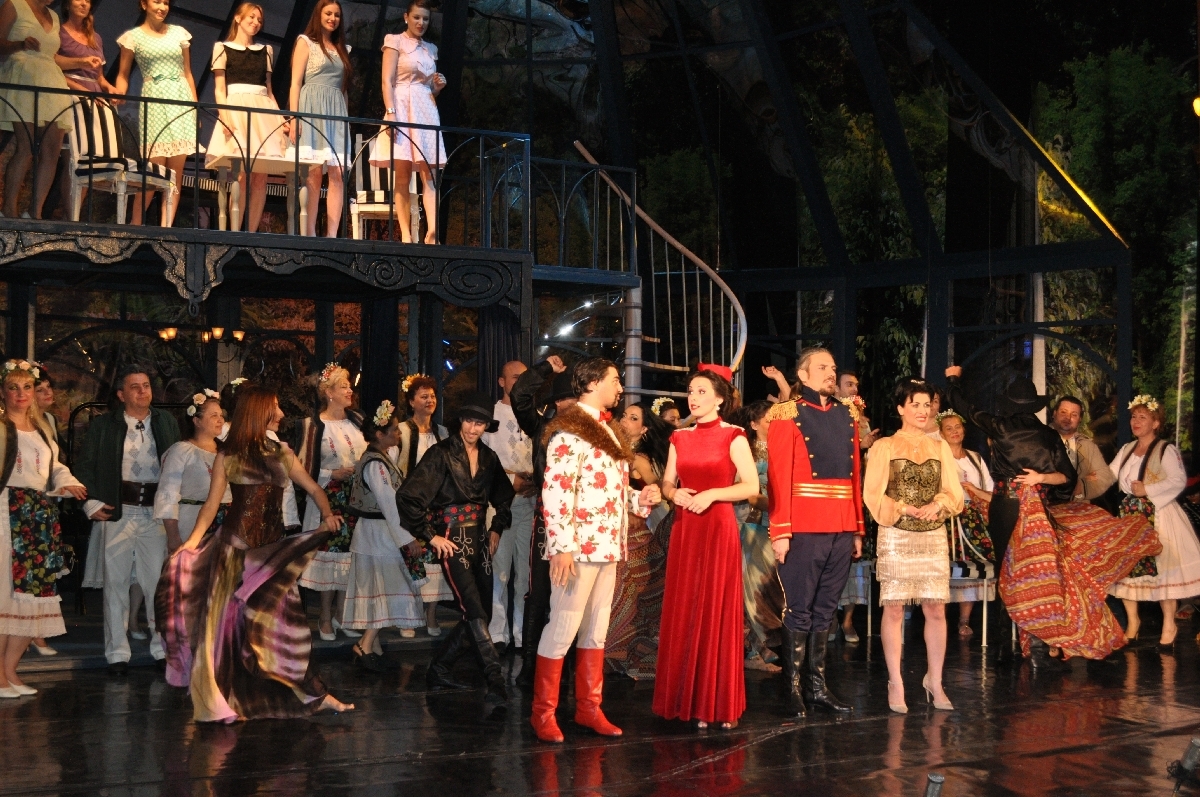 UNDE ne petrecem TIMPUL LIBER în acest weekend/ "Contesa Maritza”, la Teatrul "Leonard"