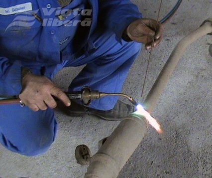 Hală din Tecuci, mistuită de flăcări