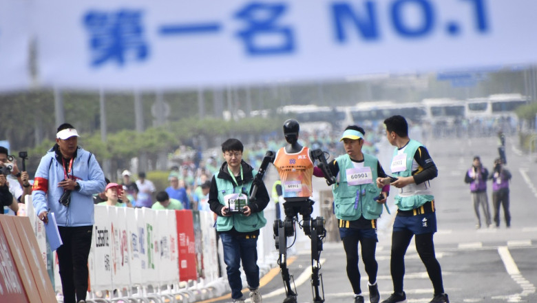 Un robot a depășit recordul uman la semimaraton