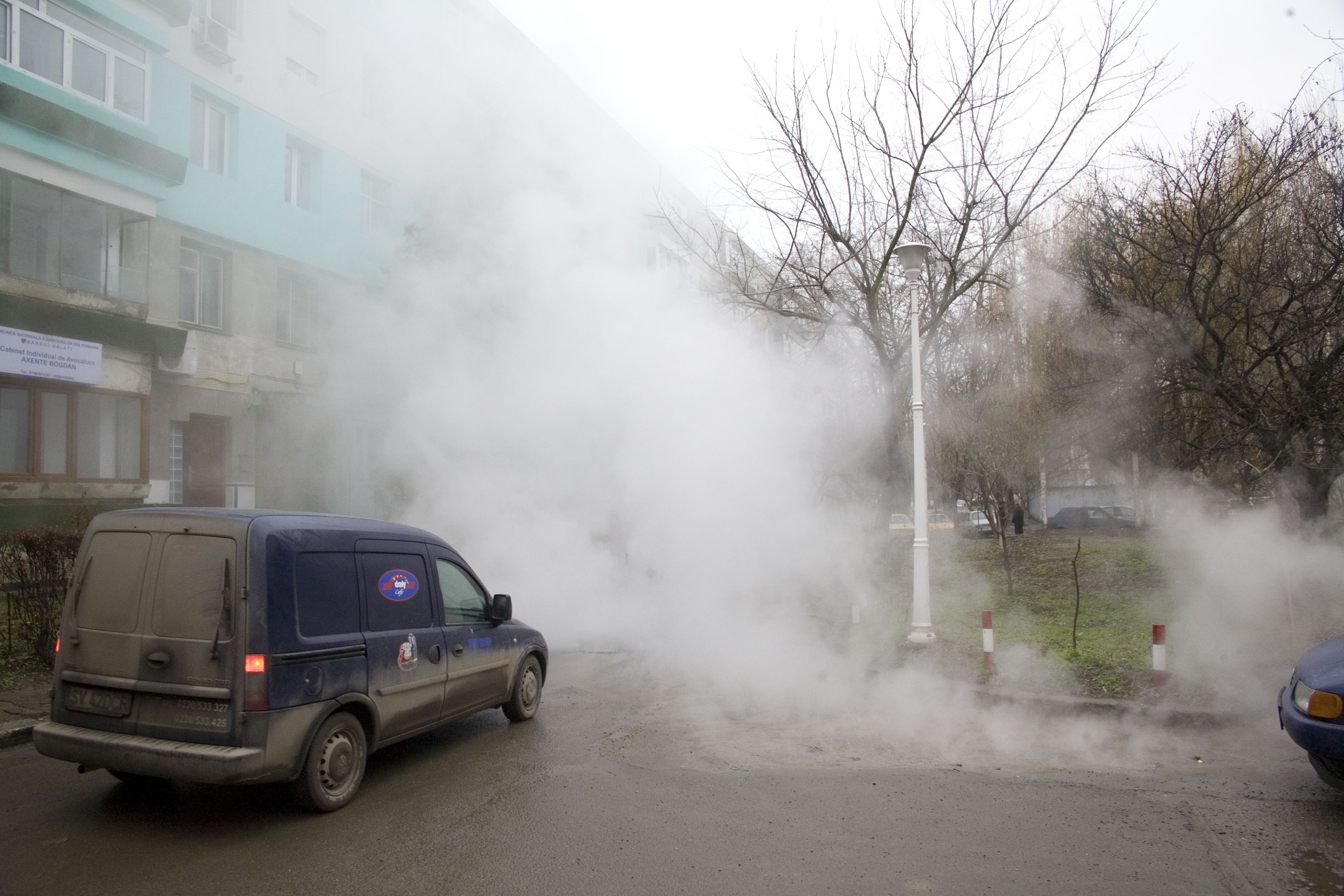 AVARIE CĂLDURĂ/ Două ŞCOLI şi 90 de SCĂRI DE BLOC au rămas ÎN FRIG