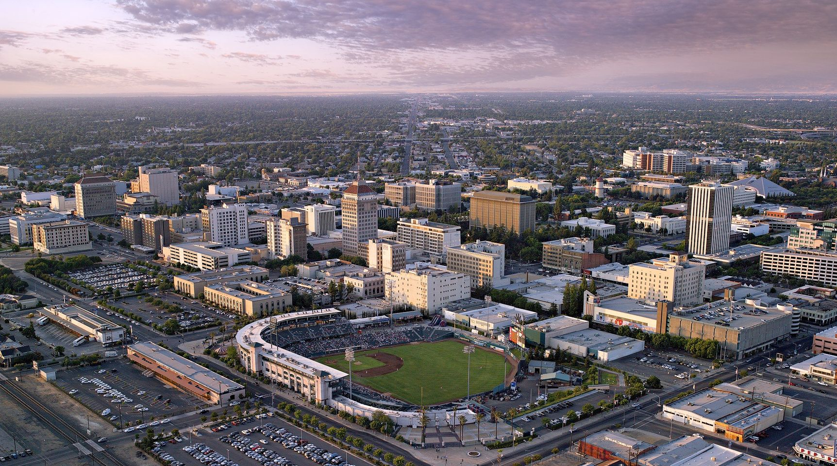 Primarul Galațiului și city managerul pleacă în California