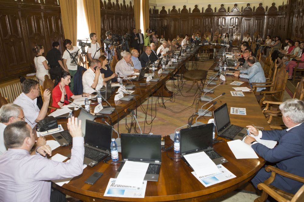 Colegiul "Radu Negru", scos de sub sechestru cu bani de la bugetul local. Primarul vrea identificarea vinovaţilor