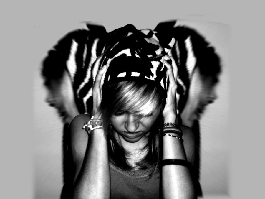 Jurnalul întunecării / Prizonieră în capcana propriei minţi (IX)