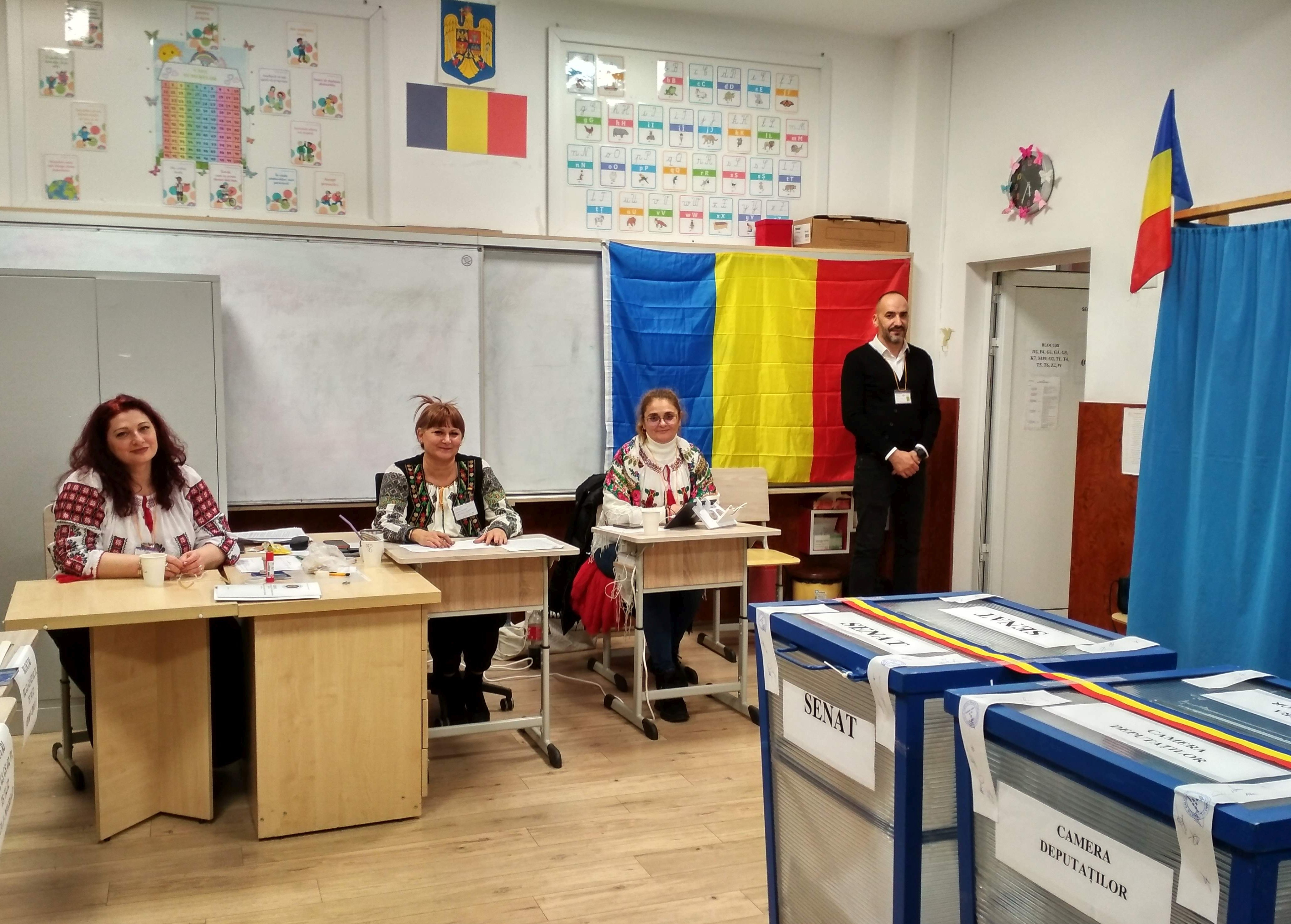 Mai mulți la vot decât acum patru ani, dar tot puțini... Cât le mai pasă gălățenilor de parlamentarii de Galați